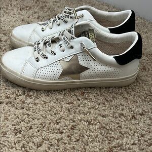 White and Gold Star Vintage Havana Sneakers